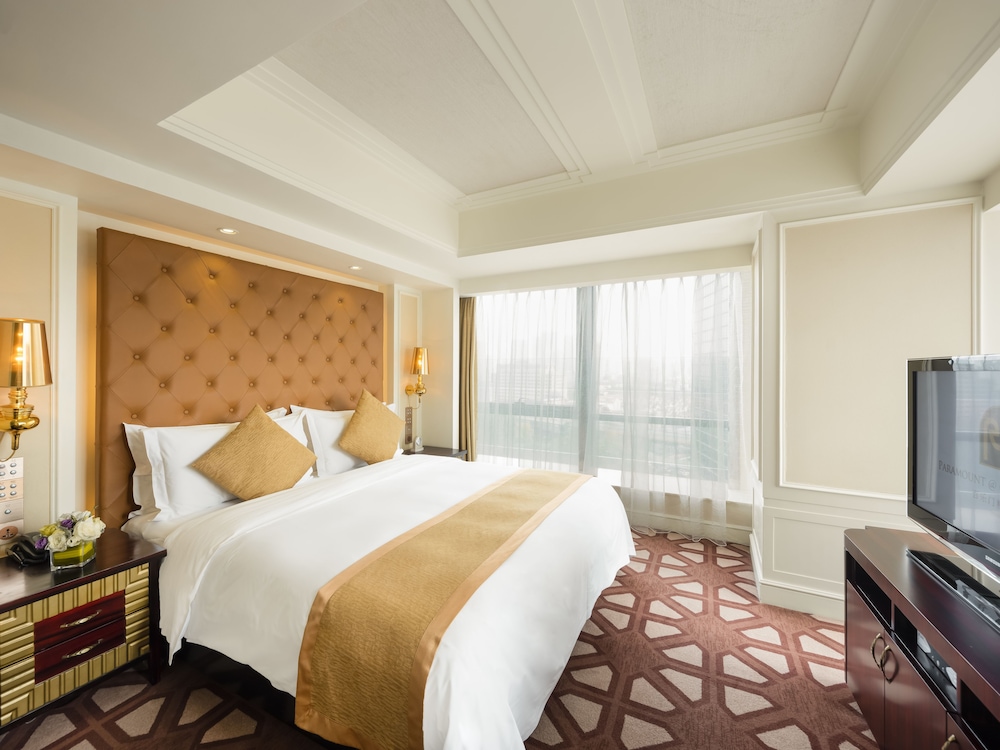Paramount, Deluxe, King Bed