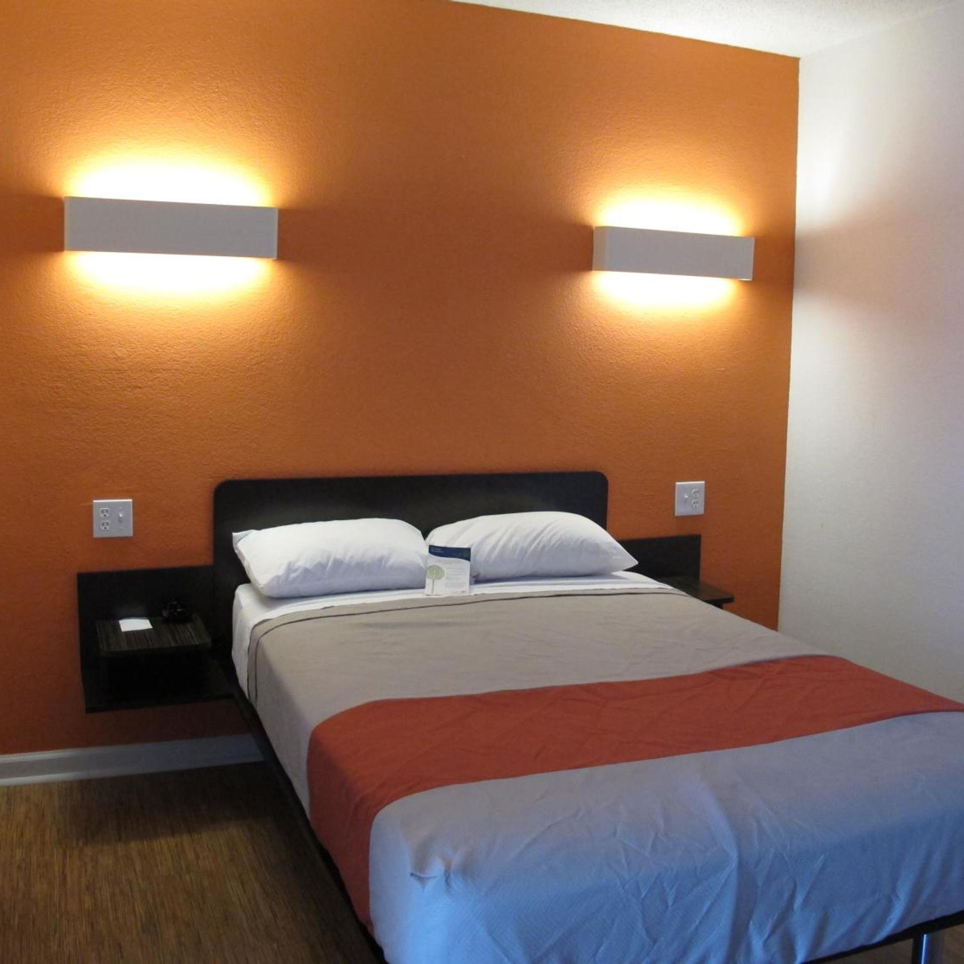 1 Full Bed - Smoking