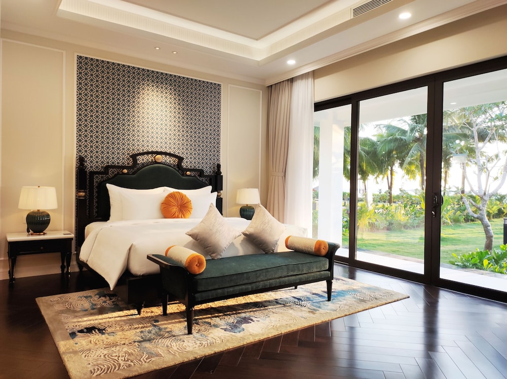 3 BEDROOMS, VILLA