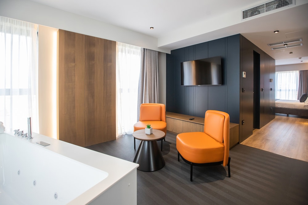 ELISA TIRANA AFFILIATED BY MELIA 42/64