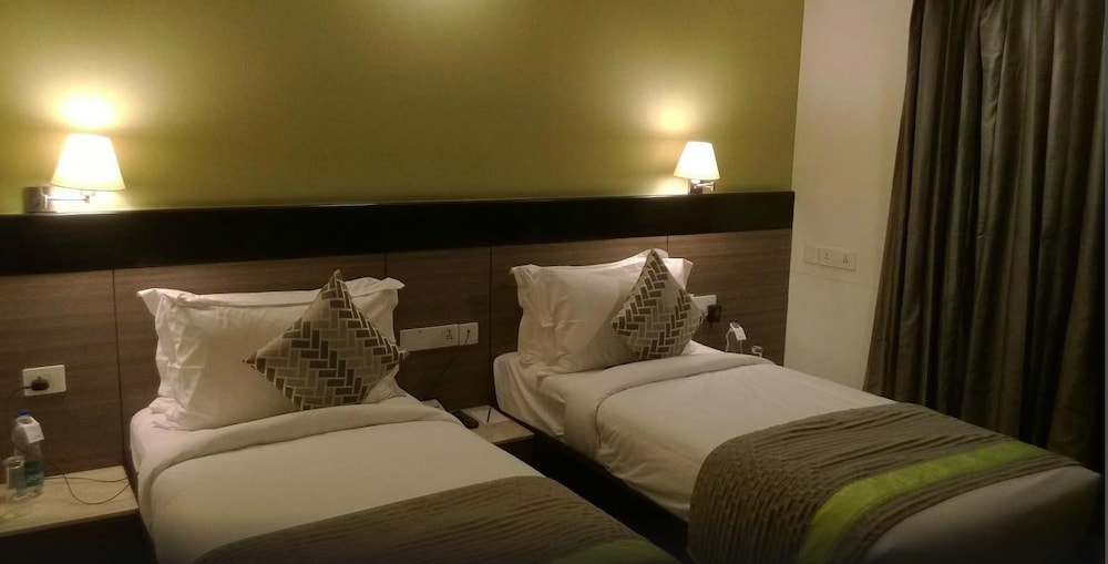 Leisure Inn Grand Chanakya 11/37