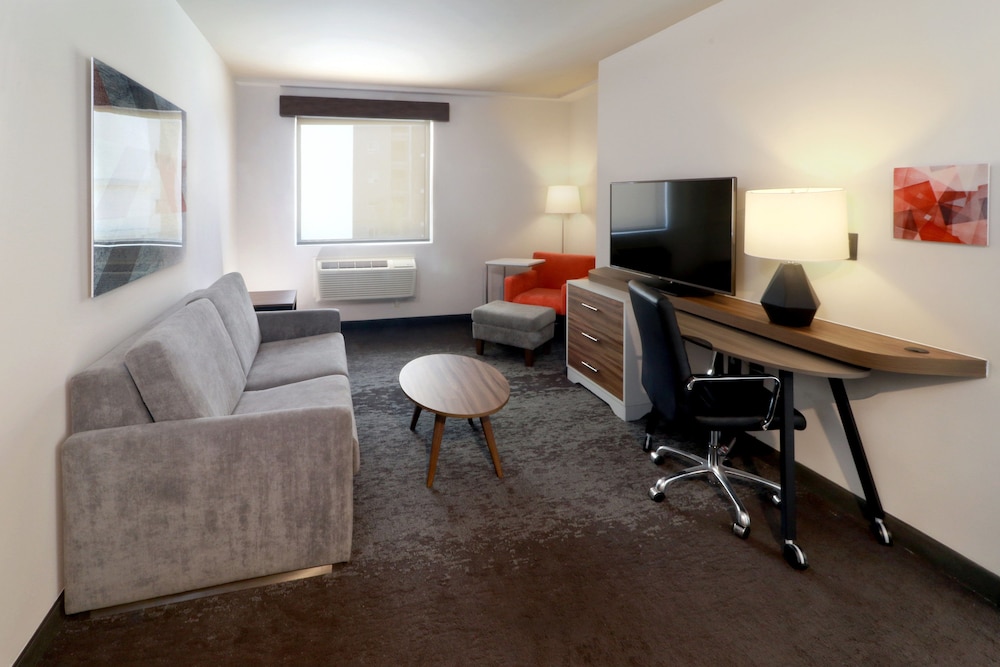 Holiday Inn And Suites Monterrey Apodaca Zona Airport 51/77