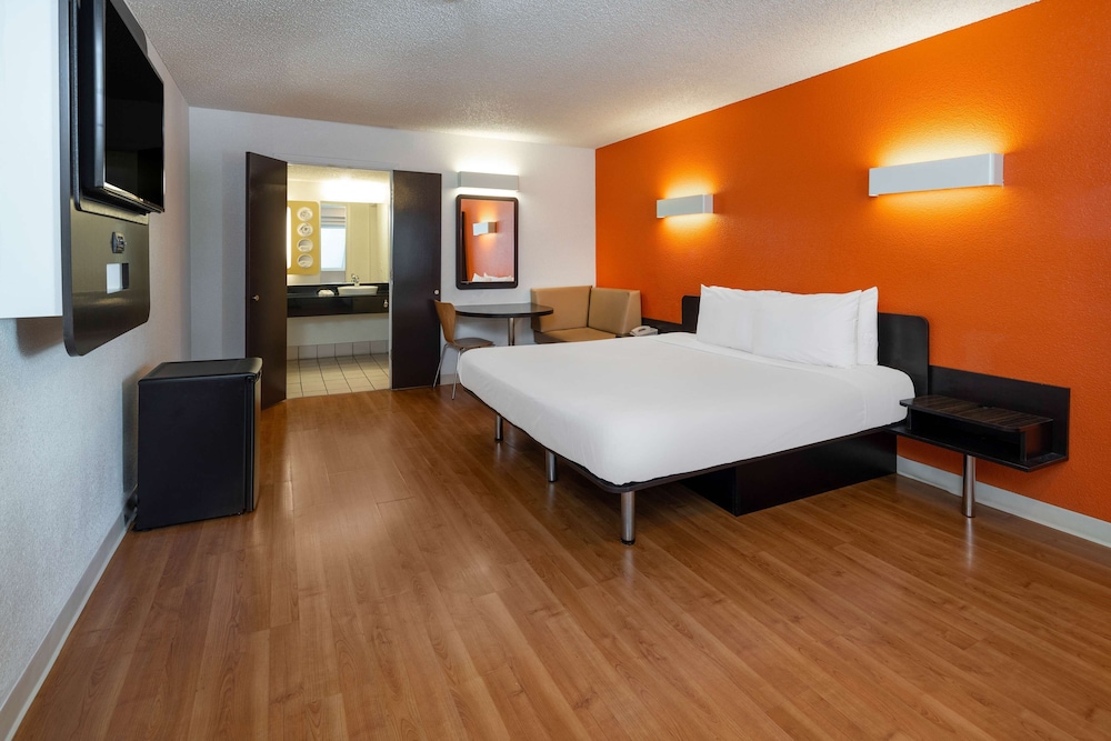 Motel6 Anaheim, CA - Maingate 24/58