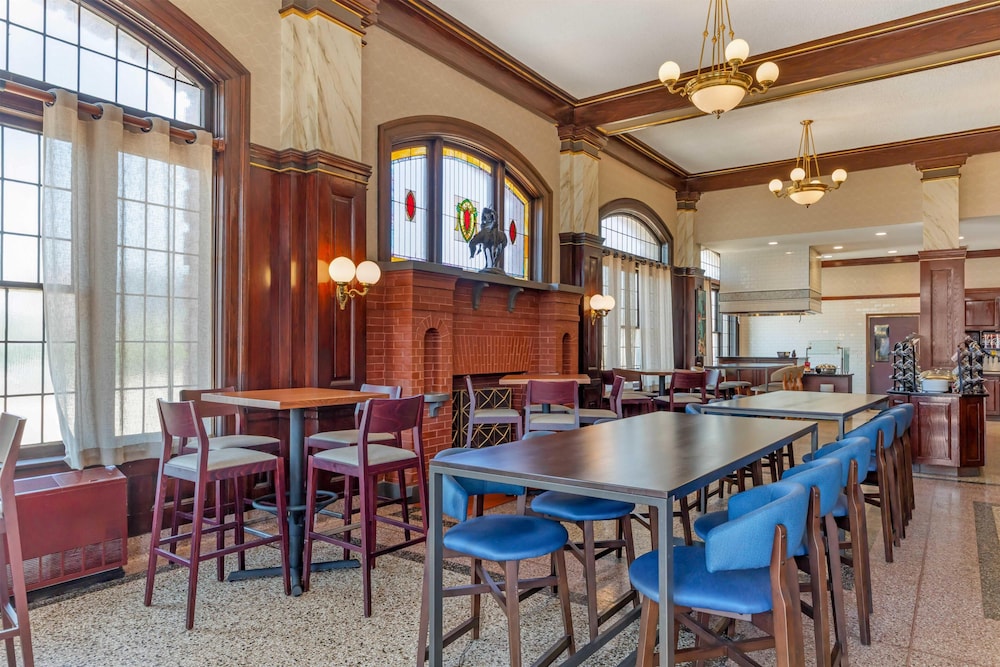 Drury Inn & Suites St. Louis Union Station 32/45