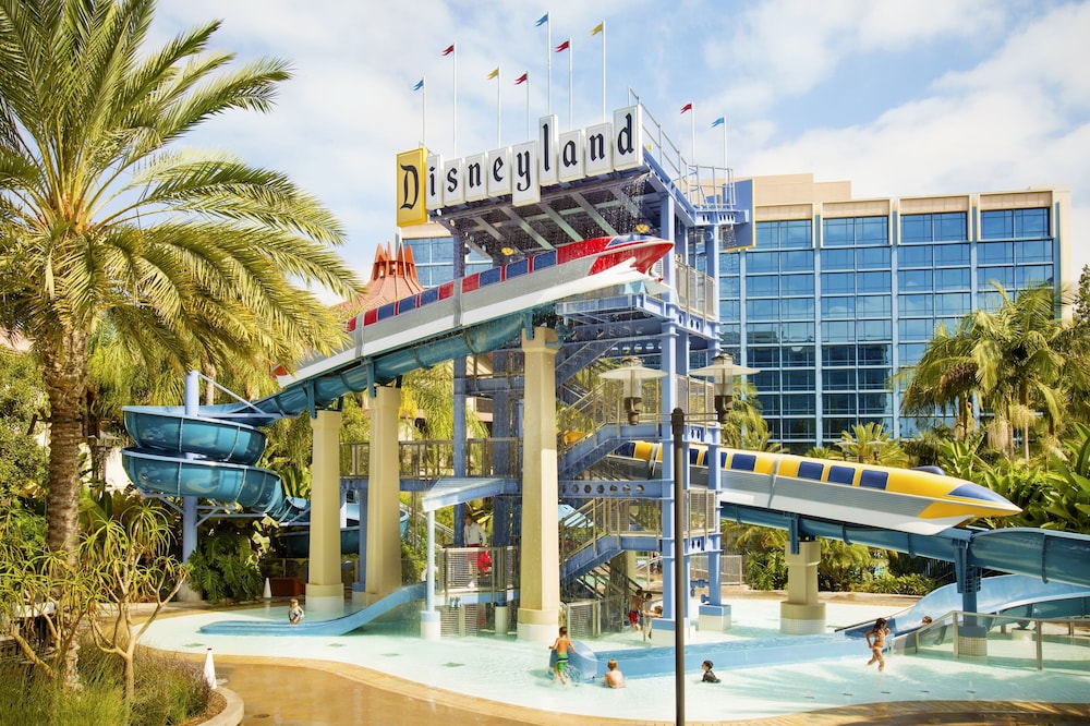Disneyland Hotel 61/70