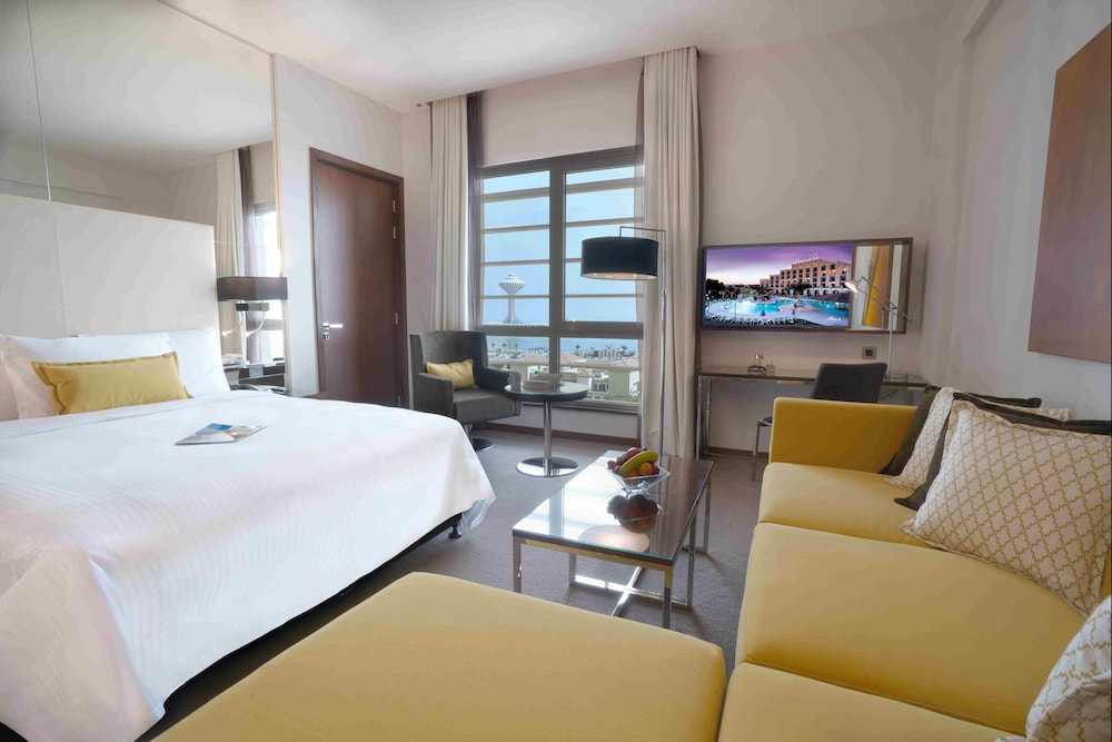STUDIO, QUEEN BED, CITY VIEW