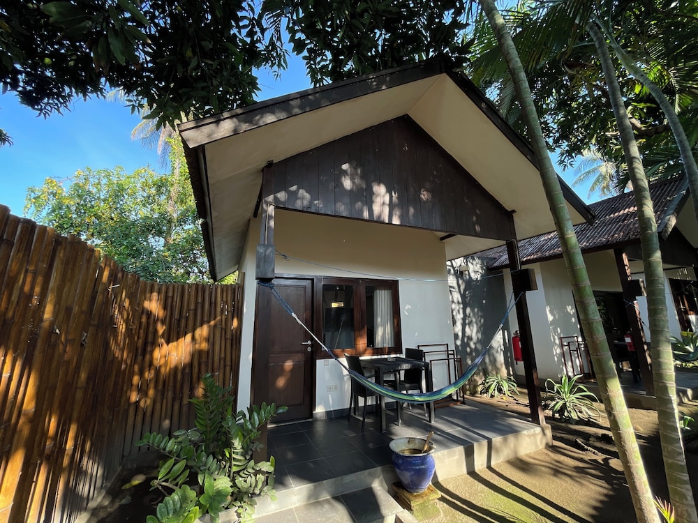 OCEANS 5 DIVE RESORT 52/77