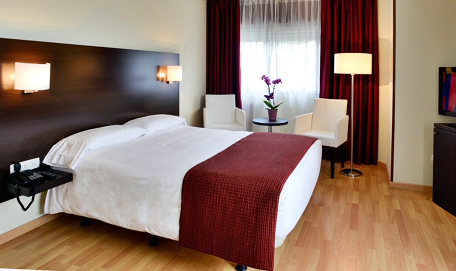 Hotel Santiago Apostol Husa Santiago Apostol 9/16