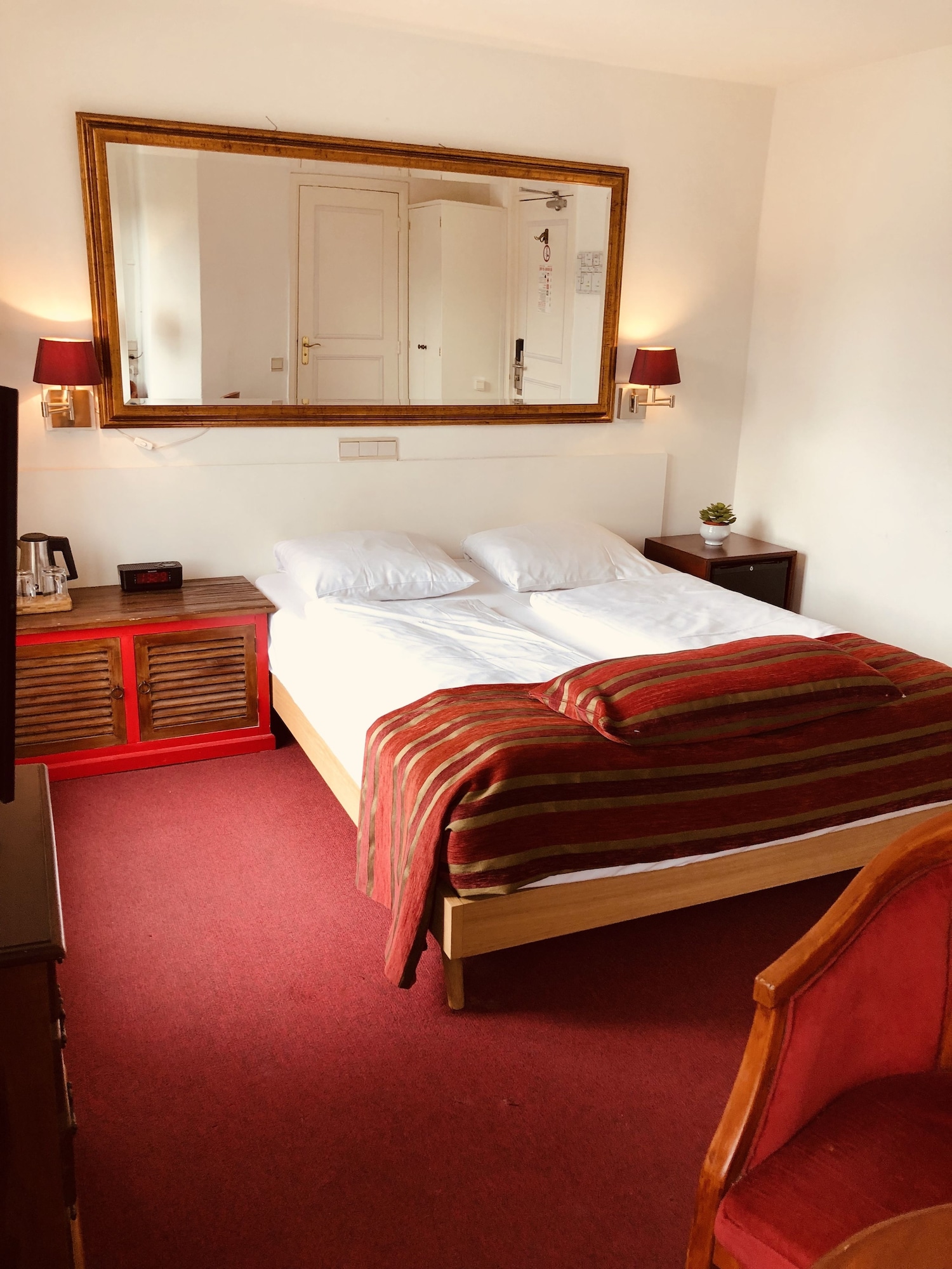 ROOM, DOUBLE BED, CANAL VIEW