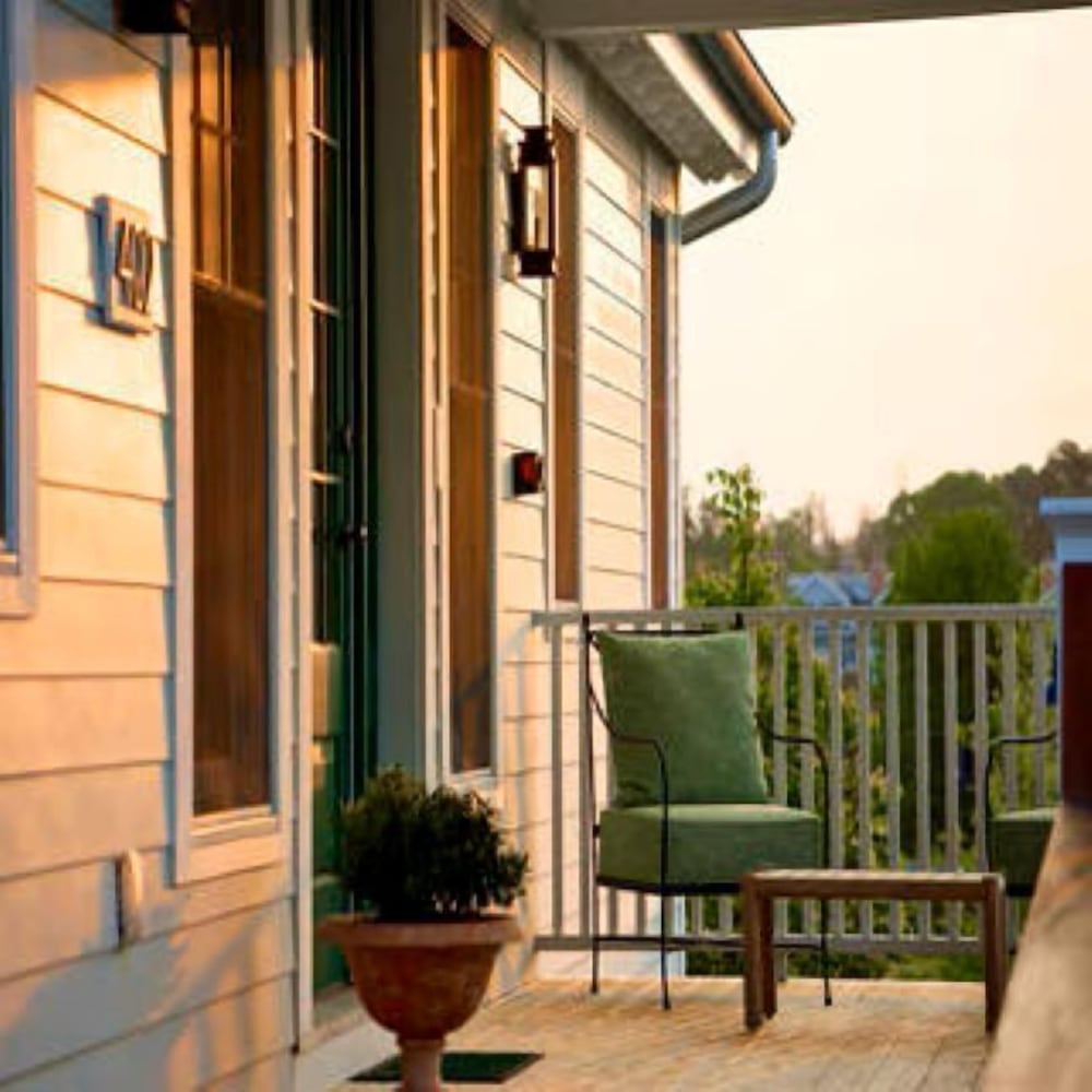 Canoe Place Inn & Cottages 5/50