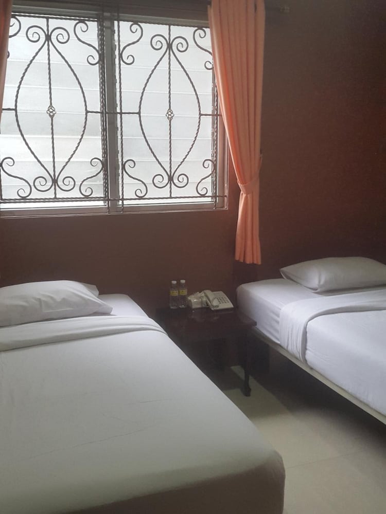 Twins Hotel Manggadua 21/65
