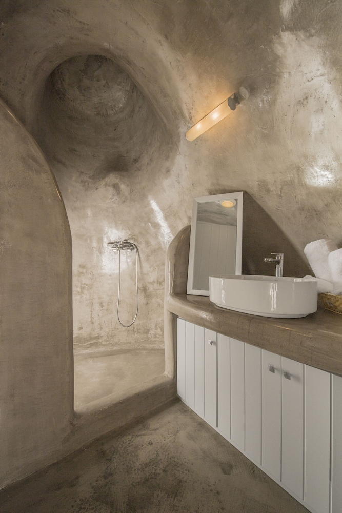 Aqua Serenity Santorini Luxury Suites 5/50