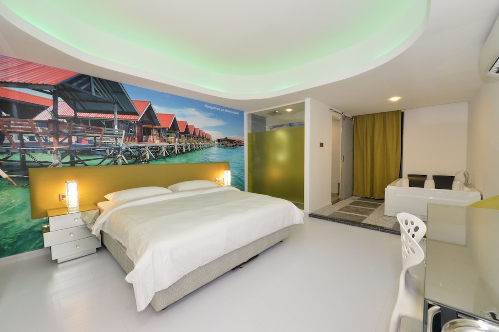 Unic Hotel 8/39
