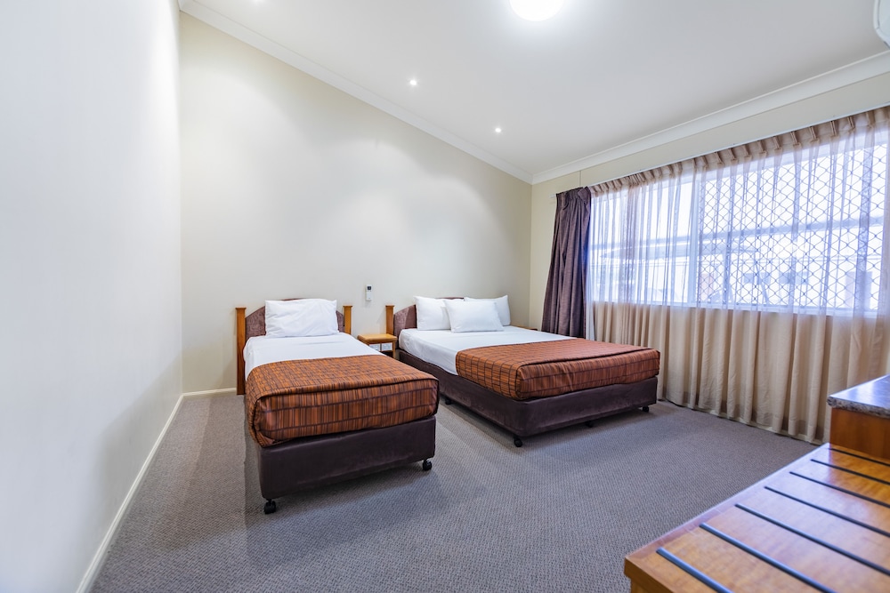Roma Explorers Inn 24/36