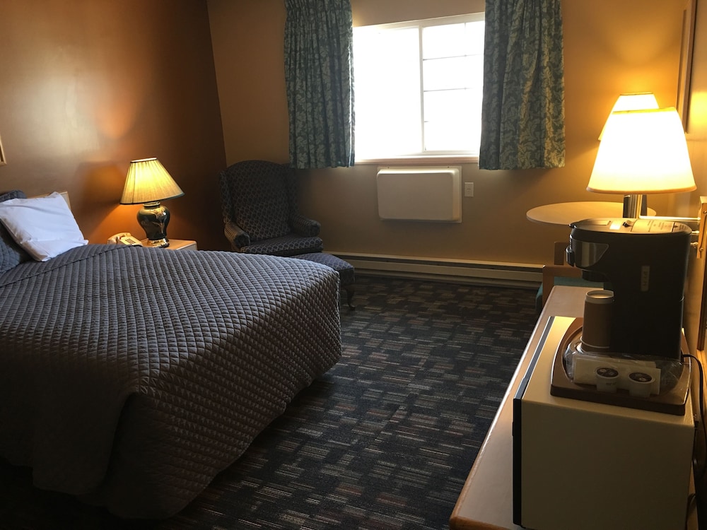 Lakeside Motor Inn 7/26