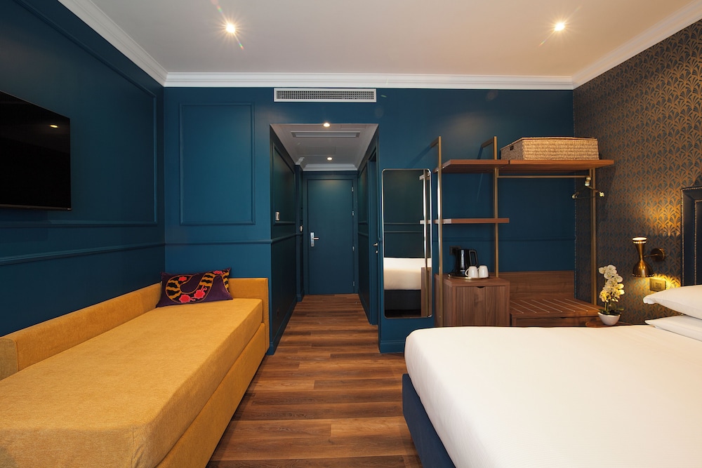 Seven Suites 26/58