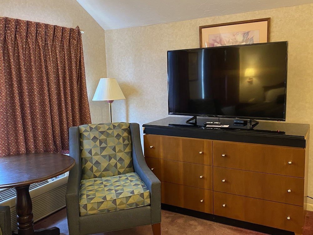 Economy Lodge 682 Main St Sturbridge 26/39