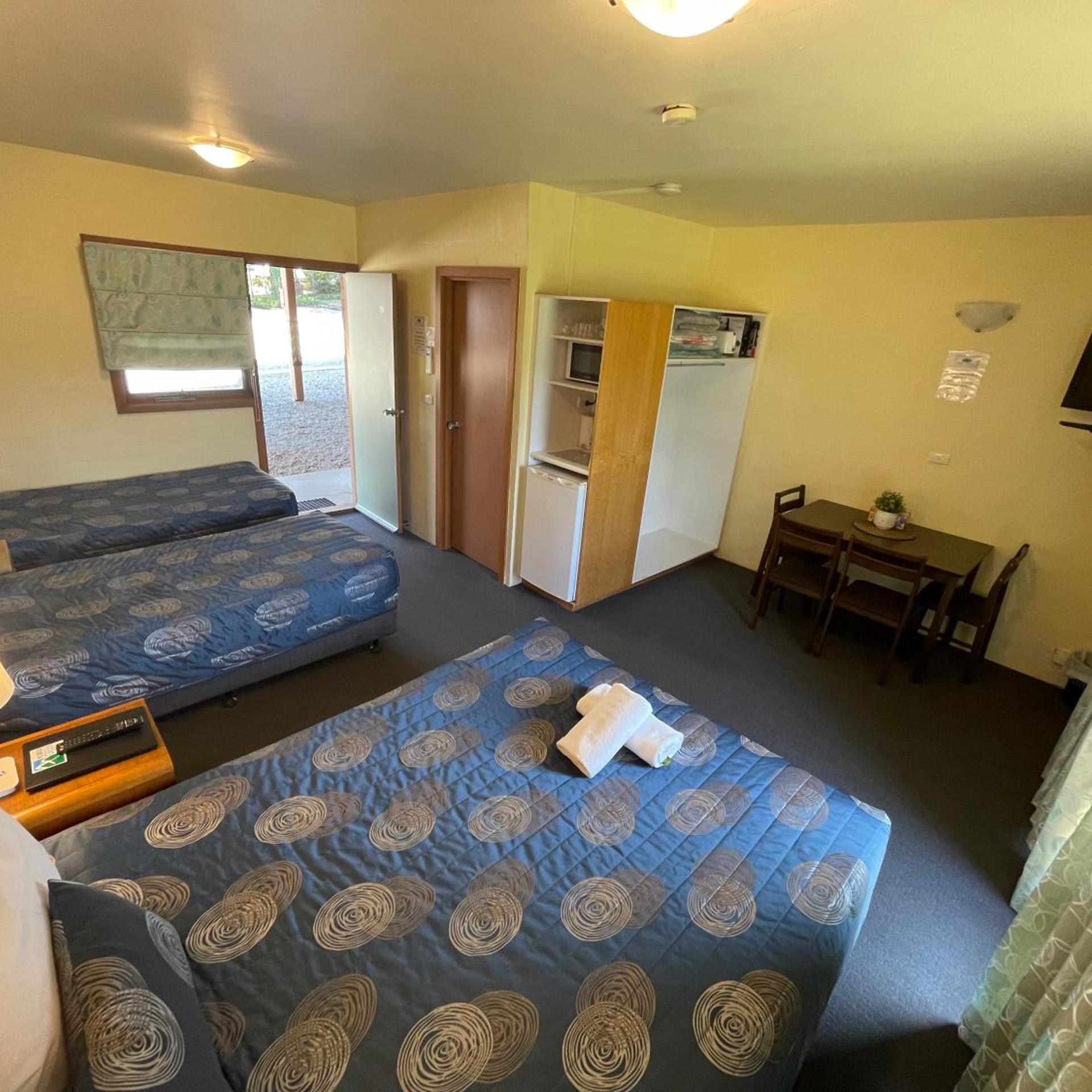 MOUNTAIN CREEK MOTEL 21/50