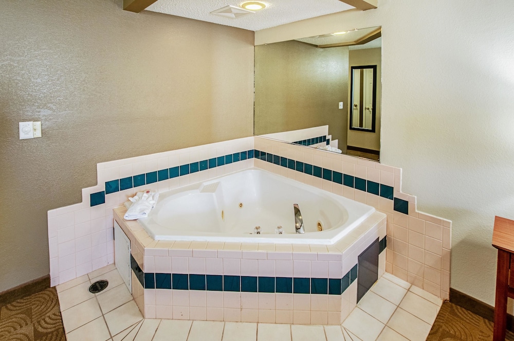 Comfort Inn Suites Santee 18/39