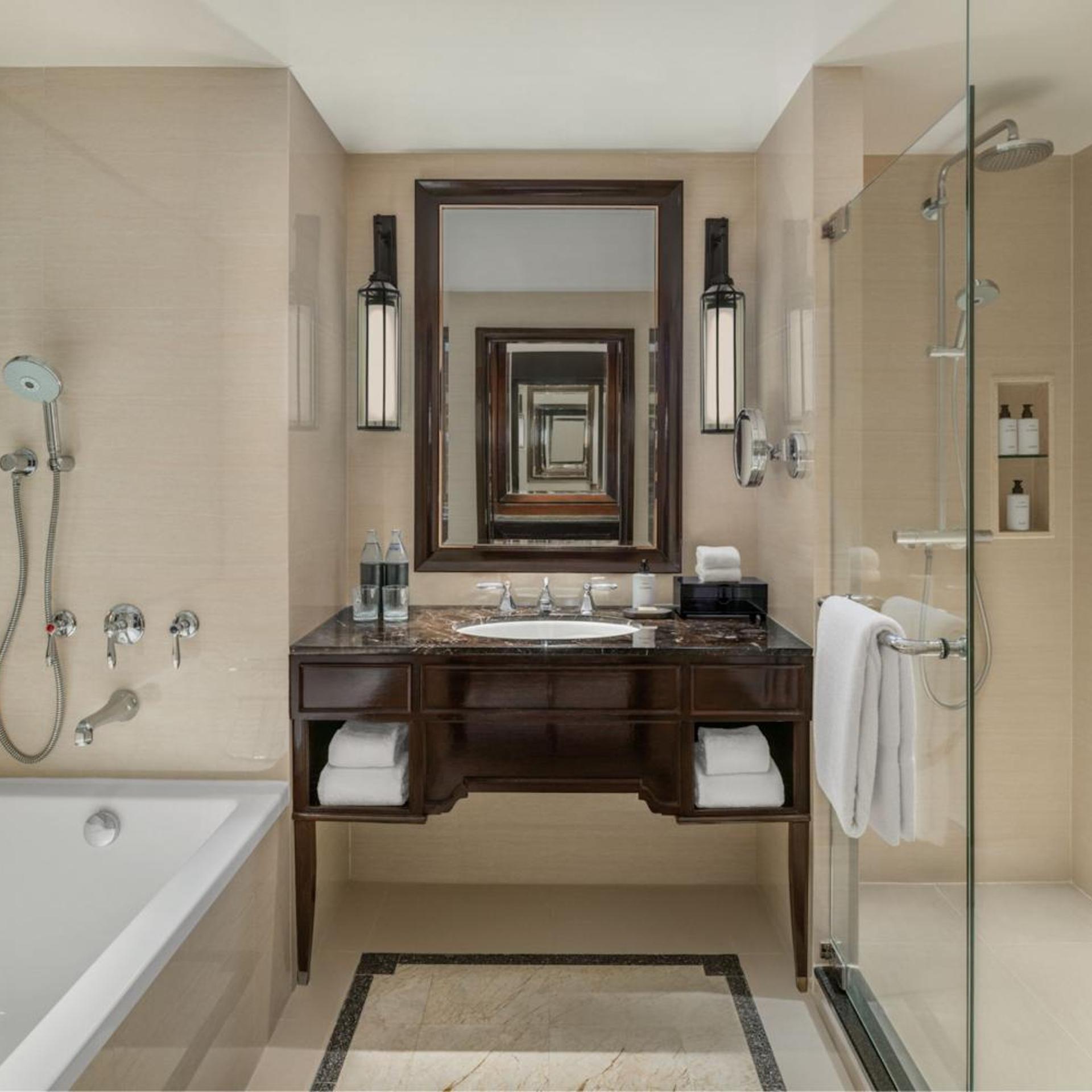 Athenee, Guest Room, King Bed, City View, THE ATHENEE HOTEL, A LUXURY COLLECTION HOTEL BANGKOK 5/5