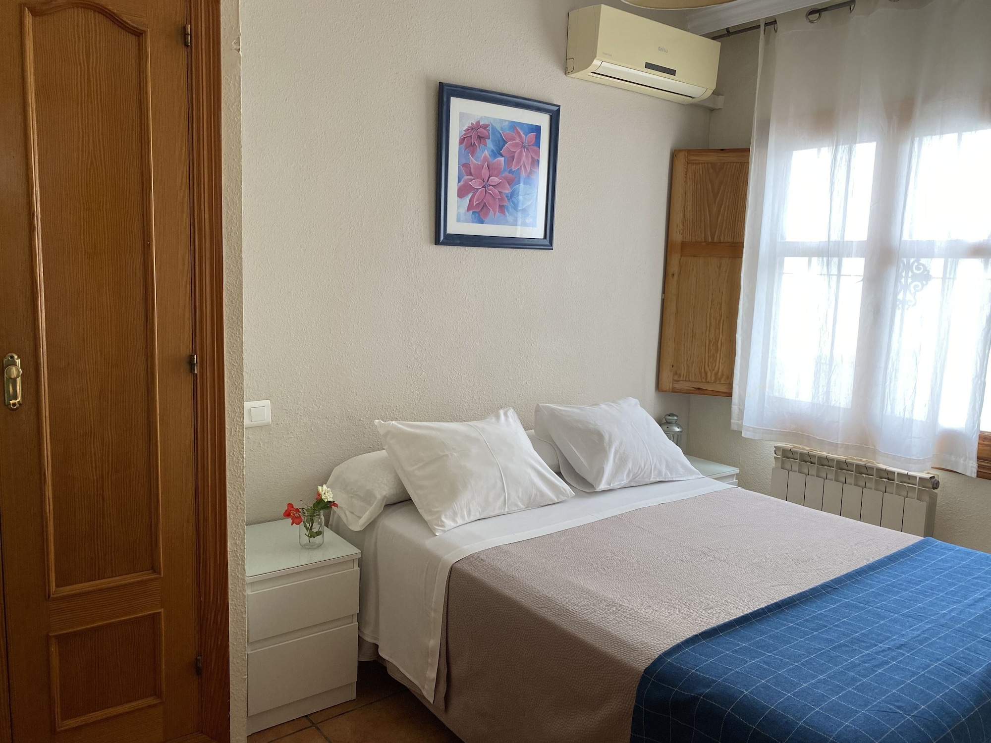 ROOM, DOUBLE BED