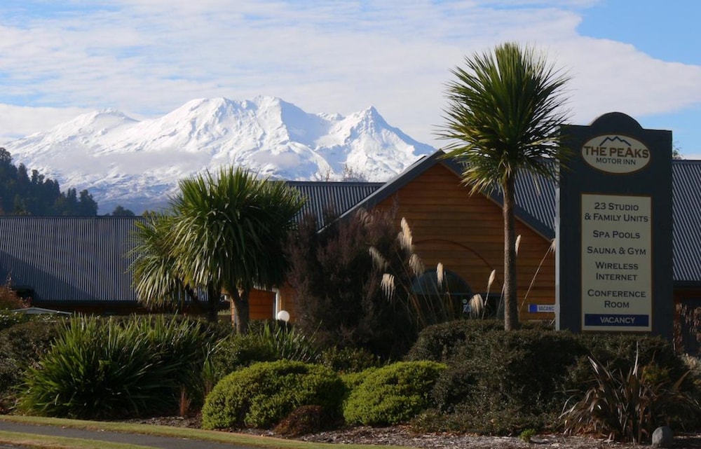 THE PEAKS MOTOR INN 34/40