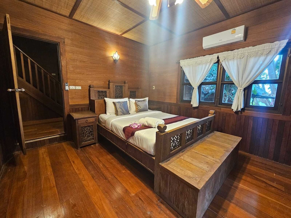 EXECUTIVE, STUDIO, SUITE