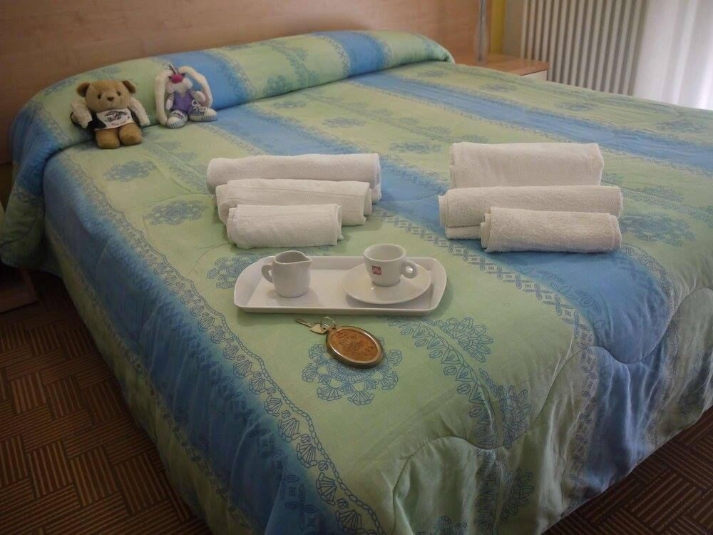 ROOM, DOUBLE OR TWIN BED, BALCONY