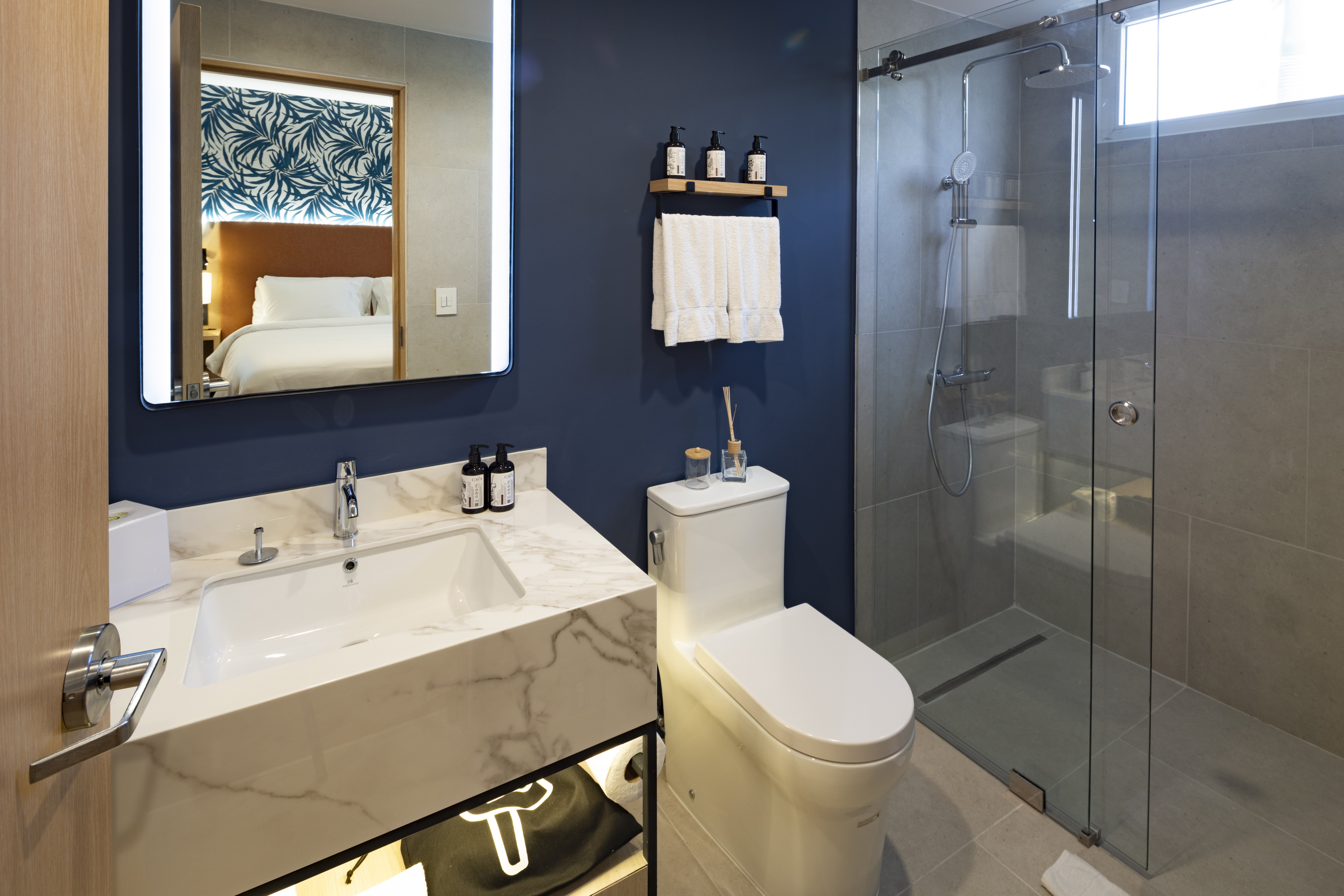 Voco Surfside Aruba by IHG 90/90