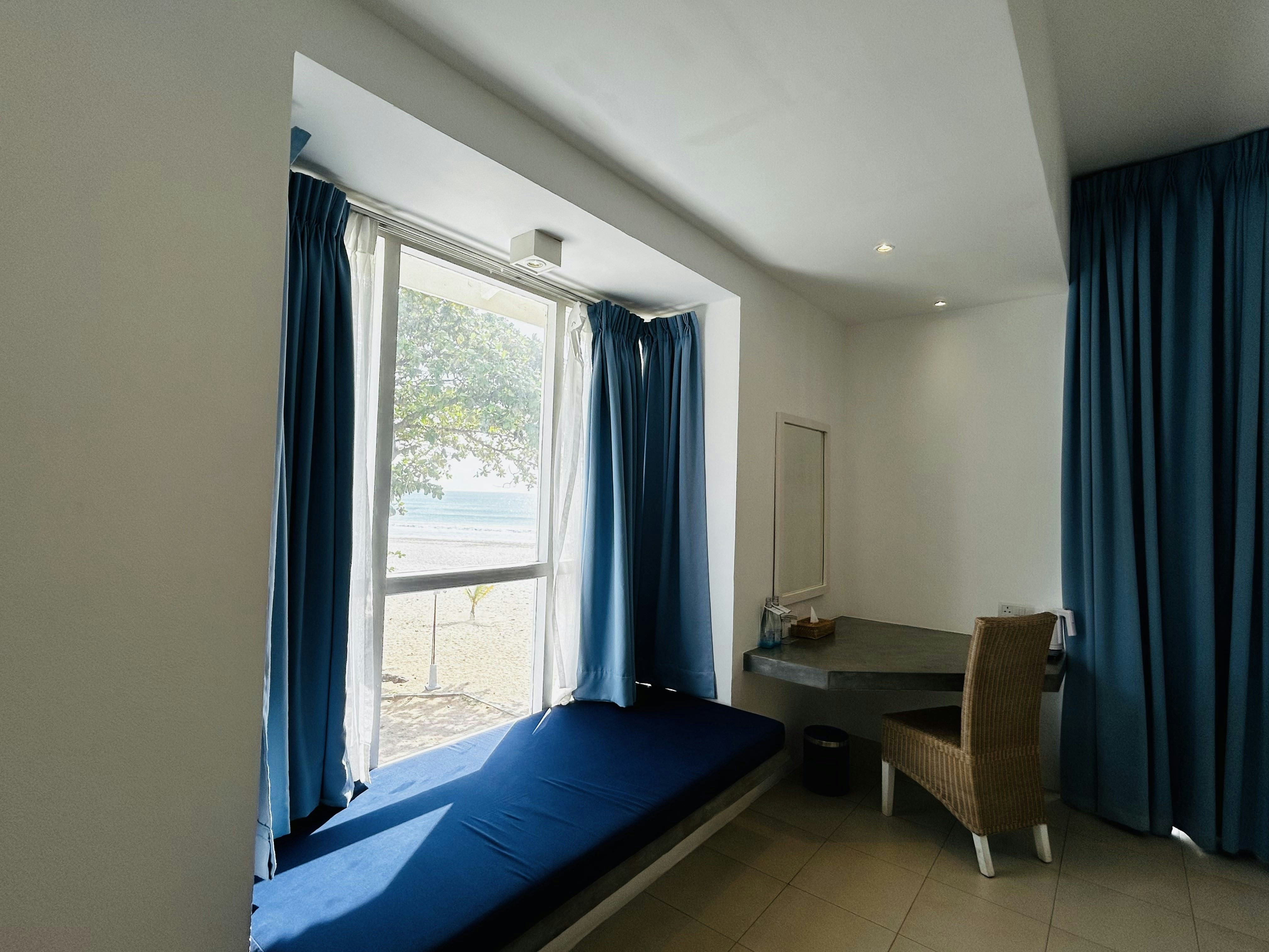 Beach, Chalet, King Bed, Trinco Blu by Cinnamon 6/10