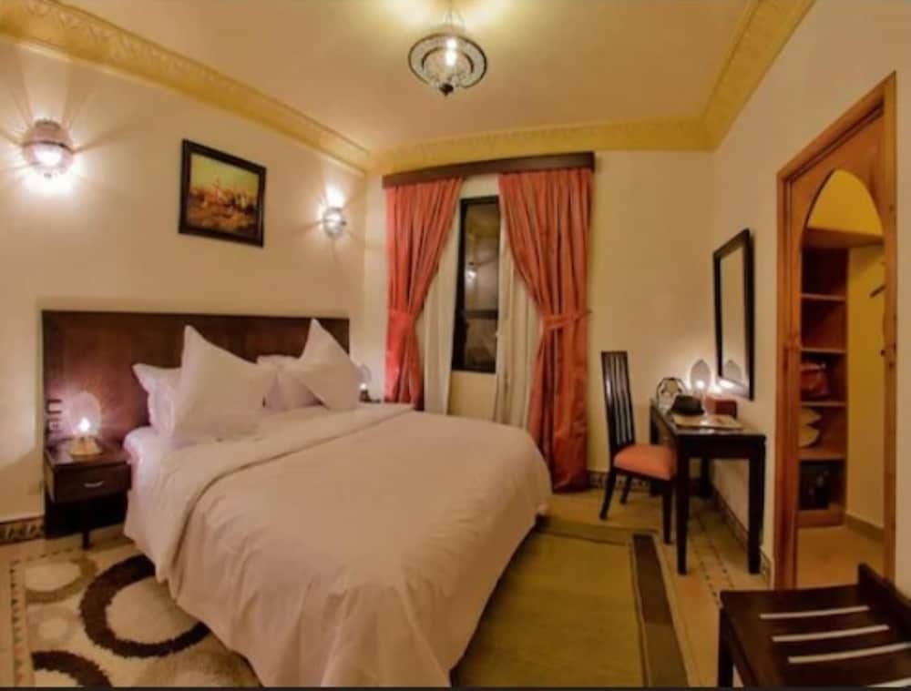 ROOM, SINGLE