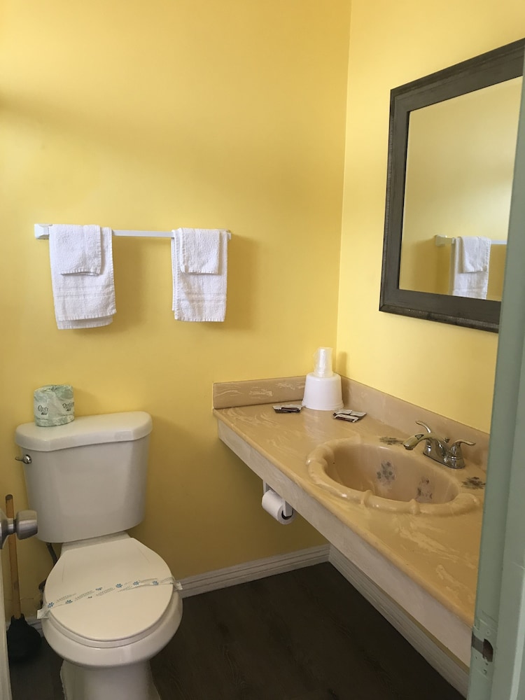 777 Motor Inn Huntington Beach 43/45