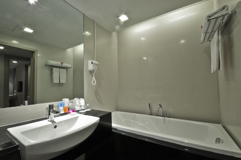 The Ashlee Heights Patong Hotel and Suites 61/62