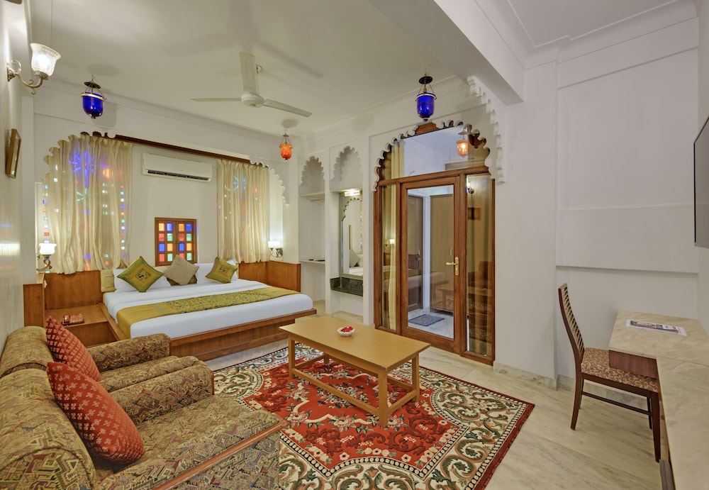 HOTEL RAJ PALACE 19/50