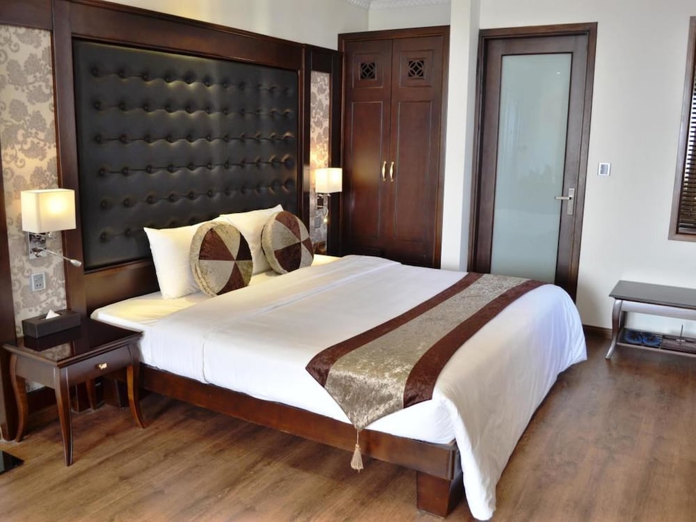 City Bay Palace Hotel 24/70