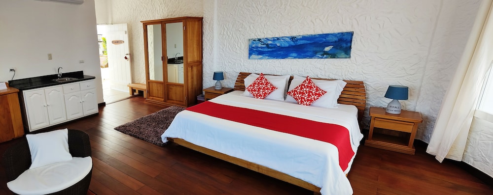 Suite, 1 King and 1 Single Beds, Sea View