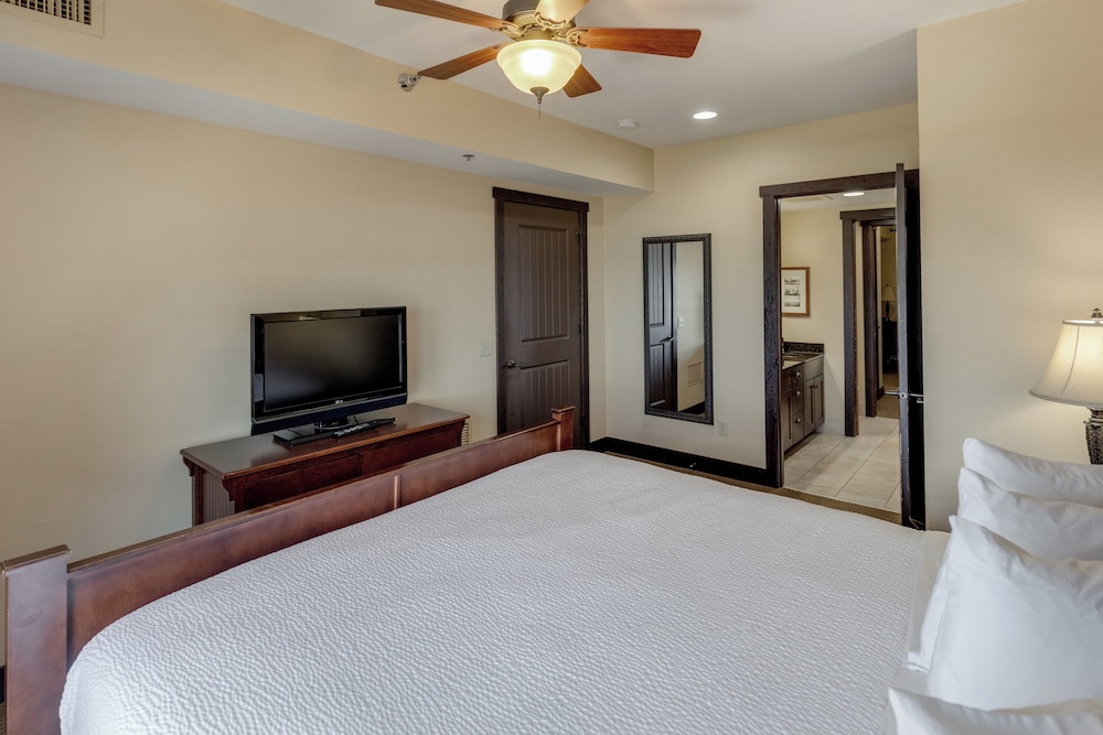 Chase On The Lake Resort Hotel 13/51