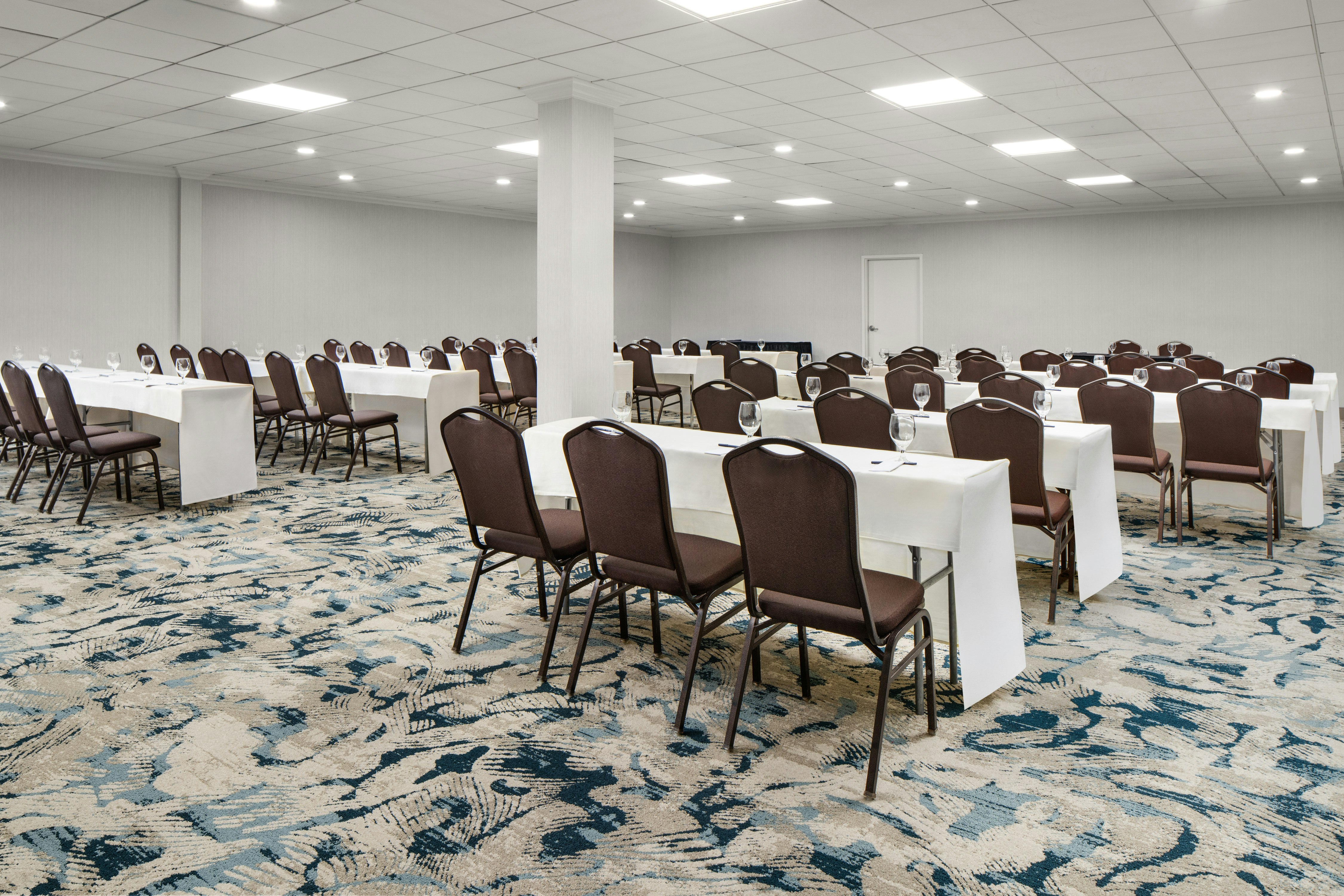 DoubleTree by Hilton Hotel Norfolk Airport 47/54