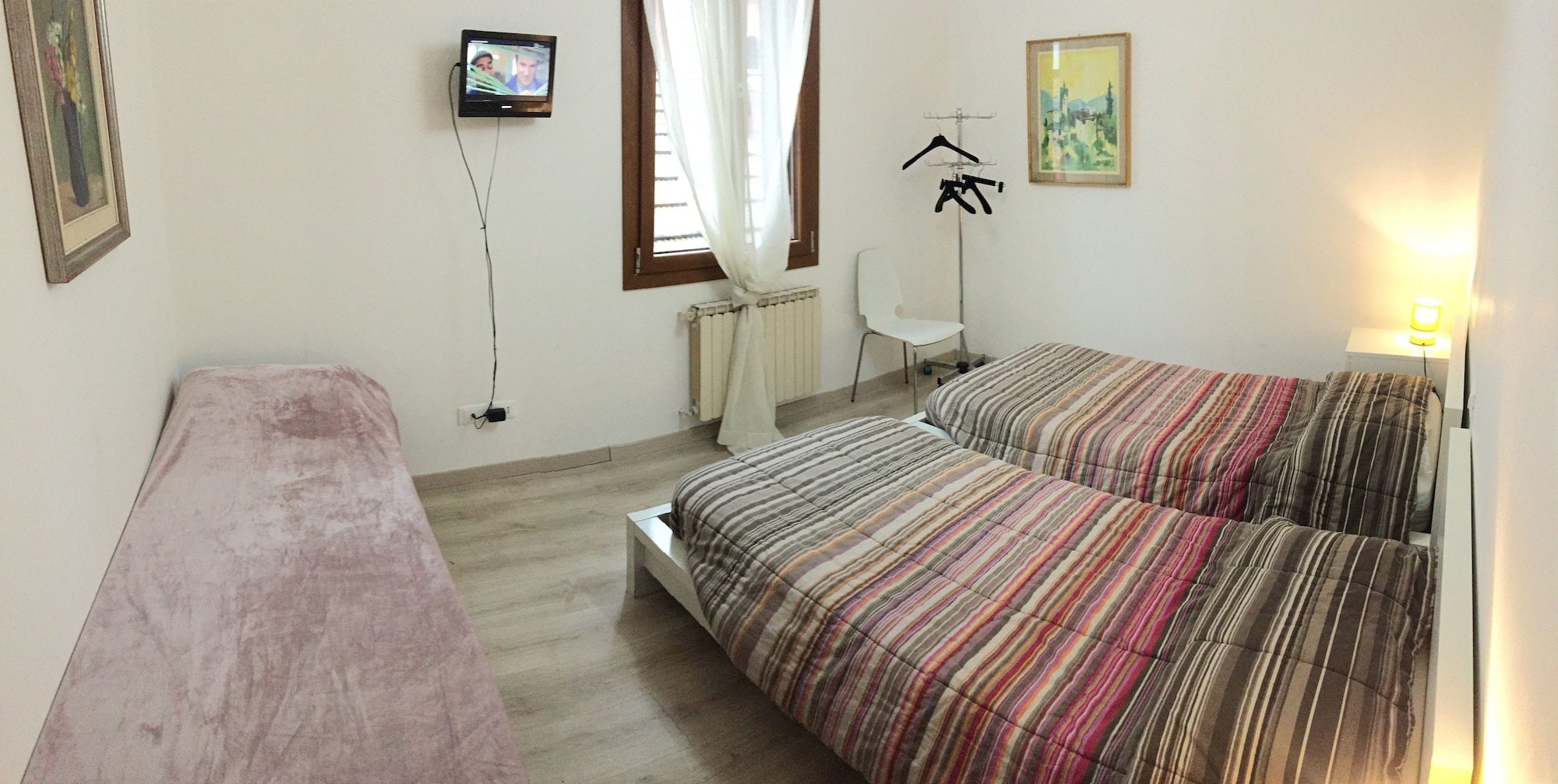 ROOM, QUADRUPLE, SHARED BATHROOM