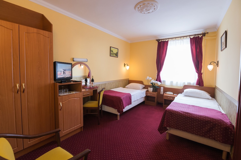 Hotel Korona Eger 14/66