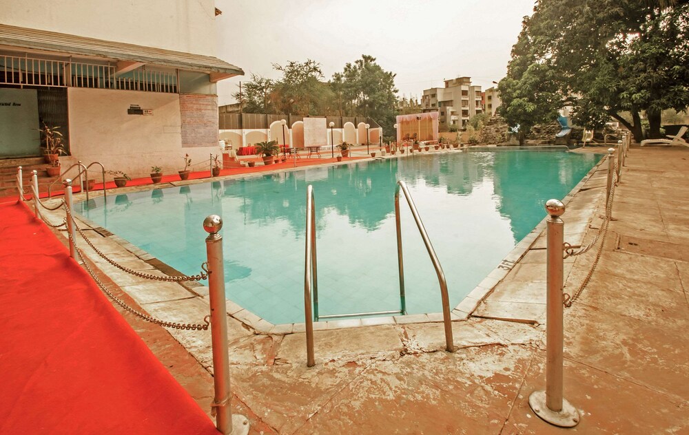 Quality Inn Regency Nasik 11/66