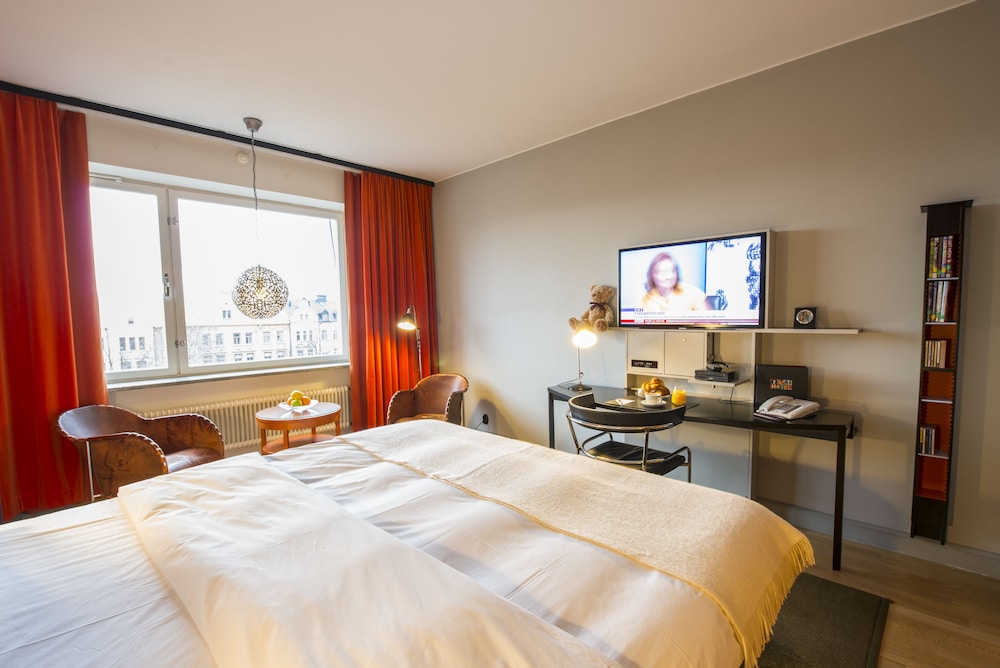 DELUXE, DOUBLE BED