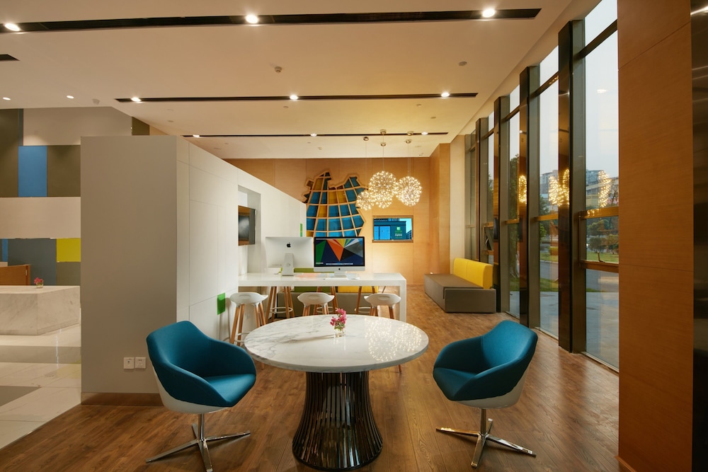 HOLIDAY INN EXPRESS LESHAN CITY SQUARE 29/43