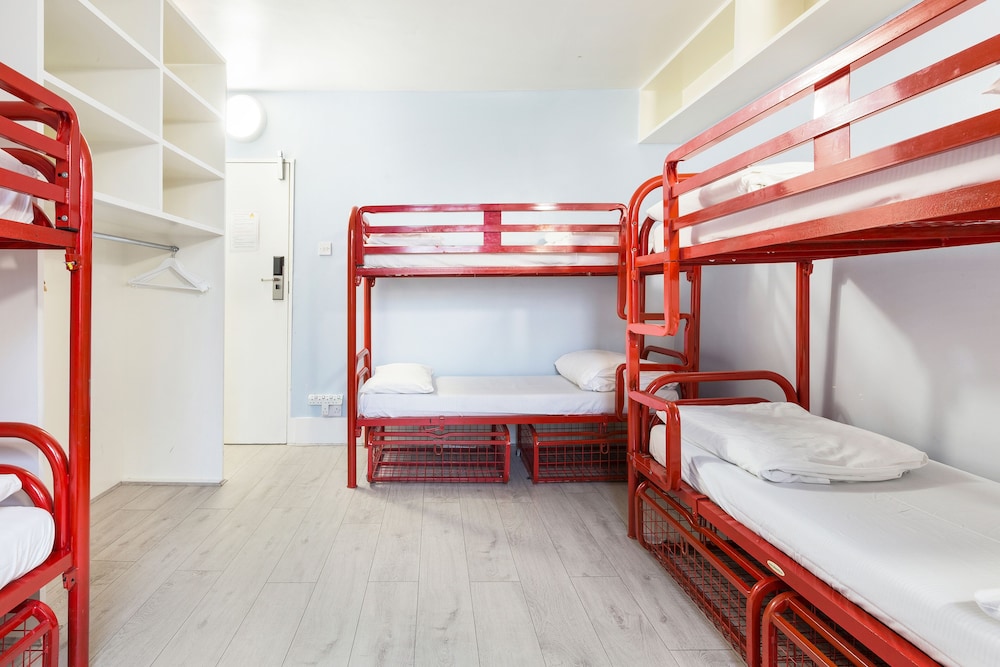 MIXED DORM, 6 BEDS, SHARED BATHROOM