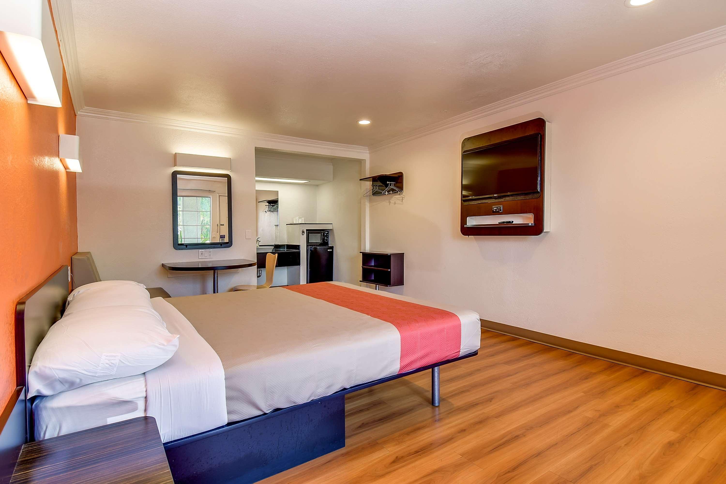 Motel6 Garden Grove, CA 15/40
