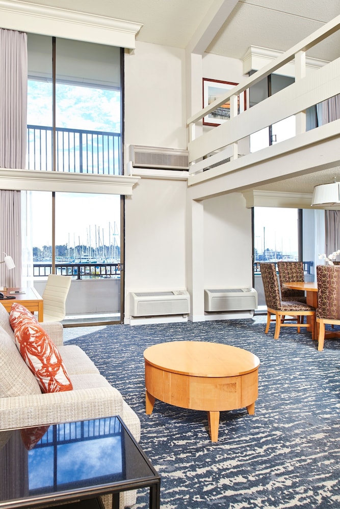 DoubleTree by Hilton Hotel Berkeley Marina 52/83
