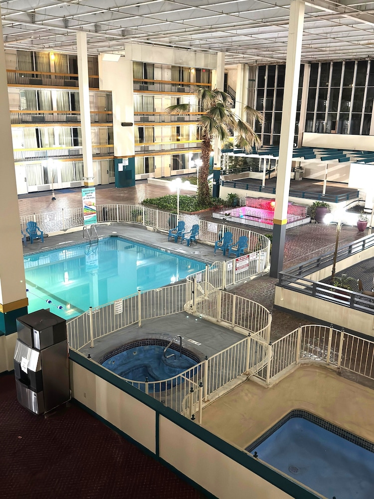 swimming pool spa