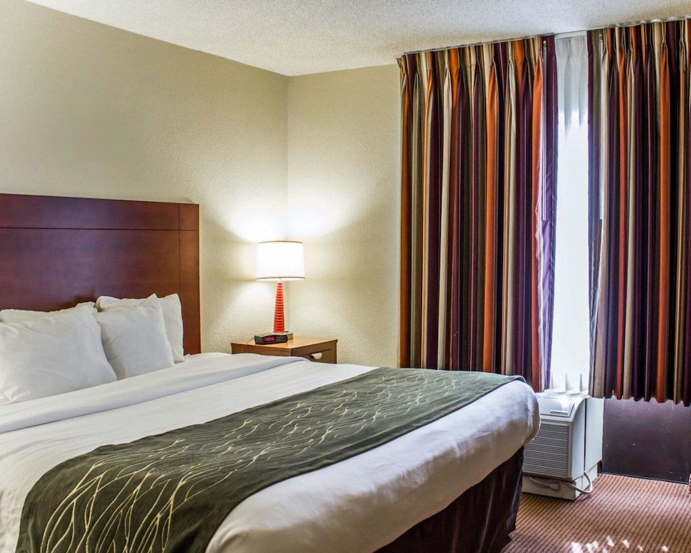 Comfort Inn Fayetteville near Fort Bragg 14/44