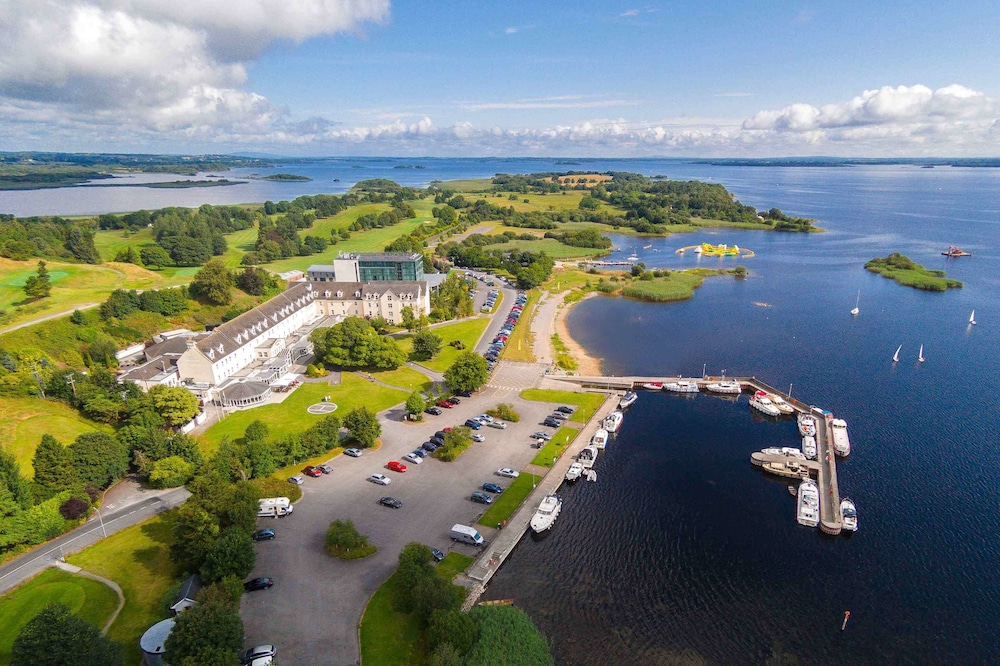 Hodson Bay Hotel 64/67