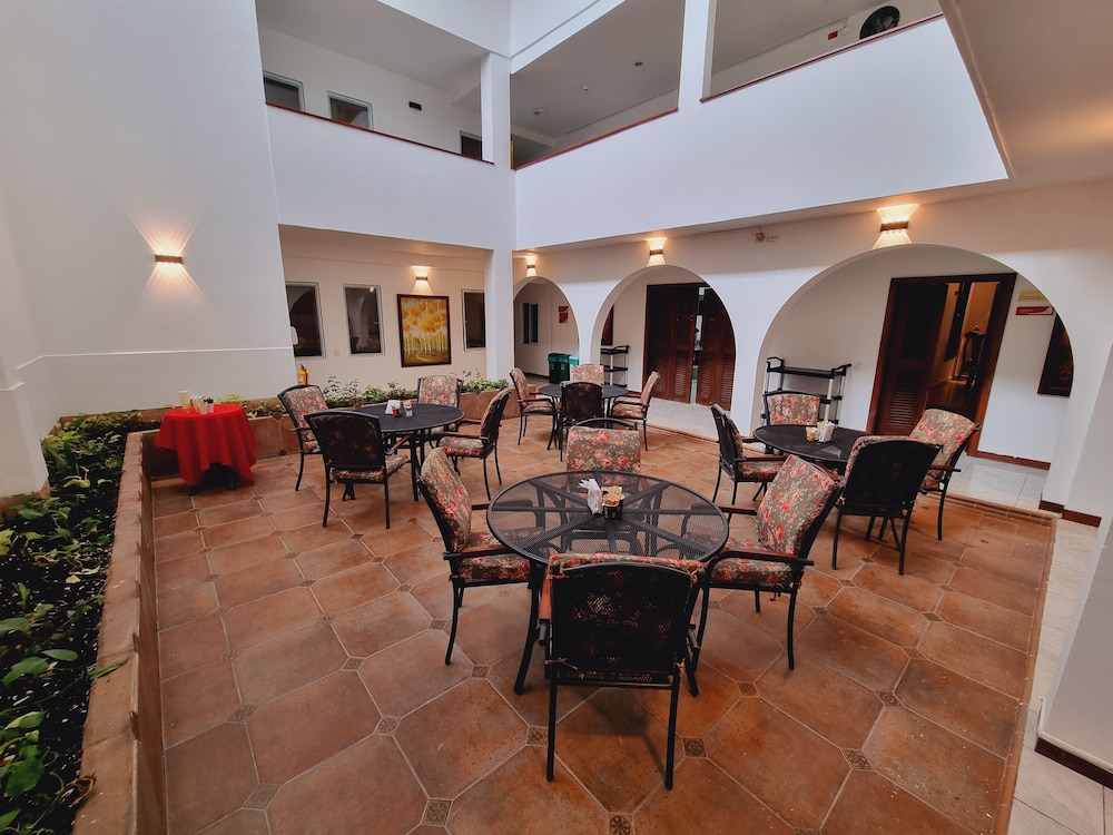 Hotel Karlo 38/50
